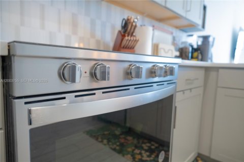 Купить таунхаус в Пемброк-Пайнс, Флорида 3 спальни, 190.36м2, № 2068194 - фото 19