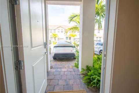 Купить таунхаус в Пемброк-Пайнс, Флорида 3 спальни, 190.36м2, № 2068194 - фото 9