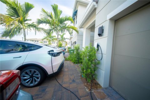 Купить таунхаус в Пемброк-Пайнс, Флорида 3 спальни, 190.36м2, № 2068194 - фото 5