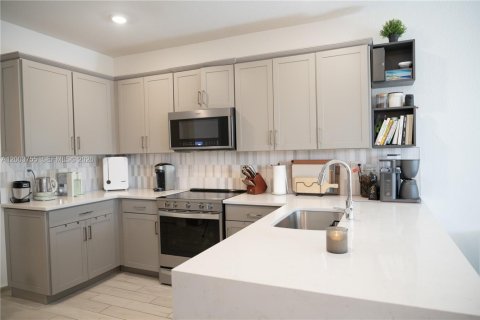 Купить таунхаус в Пемброк-Пайнс, Флорида 3 спальни, 190.36м2, № 2068194 - фото 18