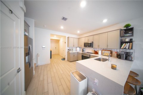 Купить таунхаус в Пемброк-Пайнс, Флорида 3 спальни, 190.36м2, № 2068194 - фото 23