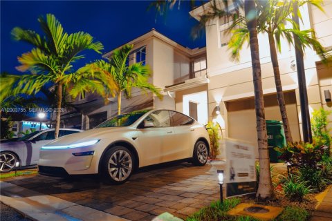 Купить таунхаус в Пемброк-Пайнс, Флорида 3 спальни, 190.36м2, № 2068194 - фото 4