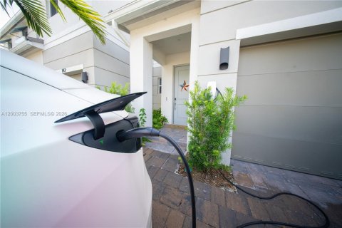 Купить таунхаус в Пемброк-Пайнс, Флорида 3 спальни, 190.36м2, № 2068194 - фото 7