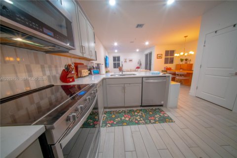 Купить таунхаус в Пемброк-Пайнс, Флорида 3 спальни, 190.36м2, № 2068194 - фото 20