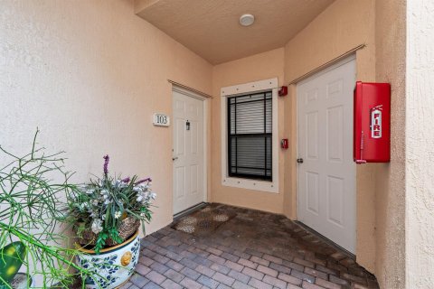 Condo in Palm Beach Gardens, Florida, 3 bedrooms  № 2352611 - photo 9