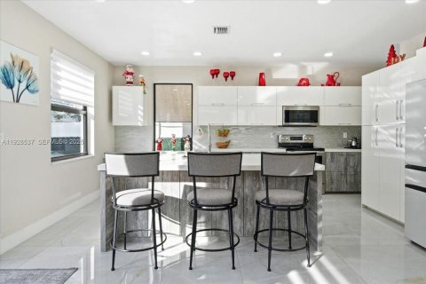 Купить виллу или дом в Хайалиа, Флорида 5 спален, 286.51м2, № 1989360 - фото 7