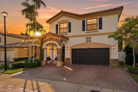 Купить виллу или дом в Хайалиа, Флорида 5 спален, 286.51м2, № 1989360 - фото 2