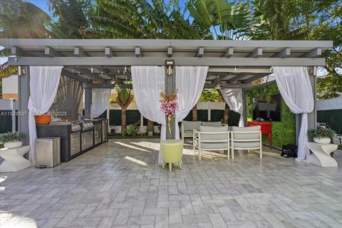 Купить виллу или дом в Хайалиа, Флорида 5 спален, 286.51м2, № 1989360 - фото 11
