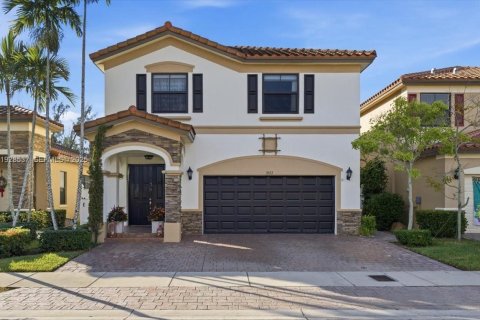 Купить виллу или дом в Хайалиа, Флорида 5 спален, 286.51м2, № 1989360 - фото 1