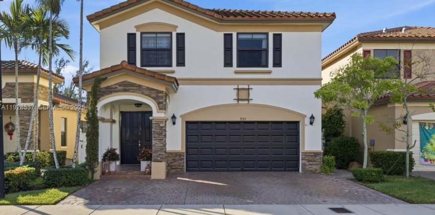 Дом в Хайалиа, Флорида 5 спален, 286.51м2 № 1989360