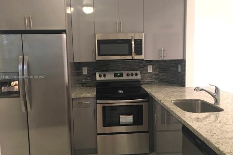 Copropriété à louer à Miami-Dade, Floride: 2 chambres, 74.69 m2 № 1921419 - photo 10