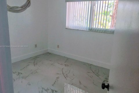 Copropriété à louer à Miami-Dade, Floride: 2 chambres, 74.69 m2 № 1921419 - photo 6