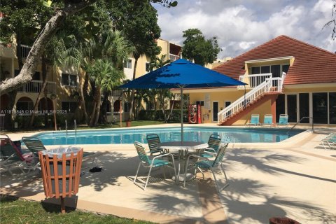 Copropriété à louer à Miami-Dade, Floride: 2 chambres, 74.69 m2 № 1921419 - photo 2