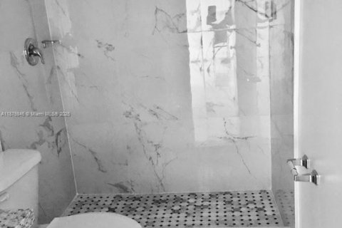 Copropriété à louer à Miami-Dade, Floride: 2 chambres, 74.69 m2 № 1921419 - photo 8