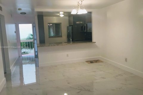 Copropriété à louer à Miami-Dade, Floride: 2 chambres, 74.69 m2 № 1921419 - photo 3