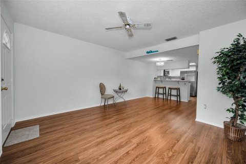 Touwnhouse à vendre à Palm Harbor, Floride: 2 chambres, 82.31 m2 № 1899511 - photo 11