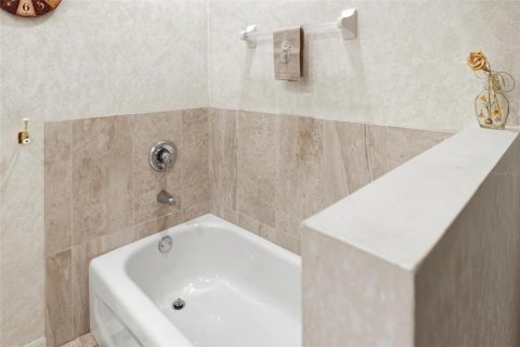 Villa ou maison à vendre à Port Charlotte, Floride: 2 chambres, 126.72 m2 № 2428933 - photo 25