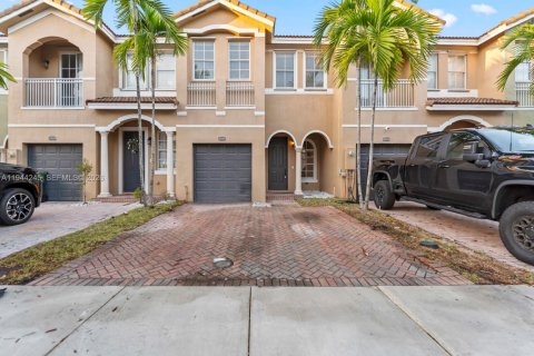 Adosado en Homestead, Florida 4 dormitorios, 172.05 m2 № 2000681
