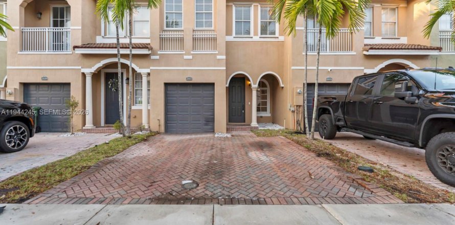 Adosado en Homestead, Florida 4 dormitorios, 172.05 m2 № 2000681