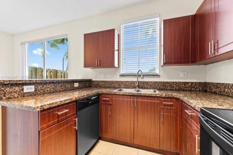 Adosado en venta en Homestead, Florida, 4 dormitorios, 172.05 m2 № 2000681 - foto 4