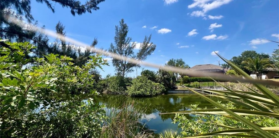 Terreno en Cape Coral, Florida № 1773869