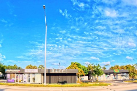 Commercial property in Pompano Beach, Florida № 2250542