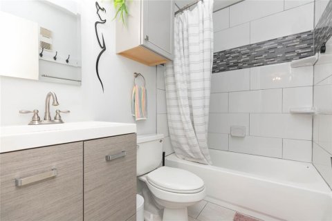 Condominio en venta en Saint Petersburg, Florida, 1 dormitorio, 48.77 m2 № 2216023 - foto 10