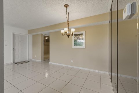 Copropriété à vendre à Pembroke Pines, Floride: 2 chambres, 96.34 m2 № 2147340 - photo 12