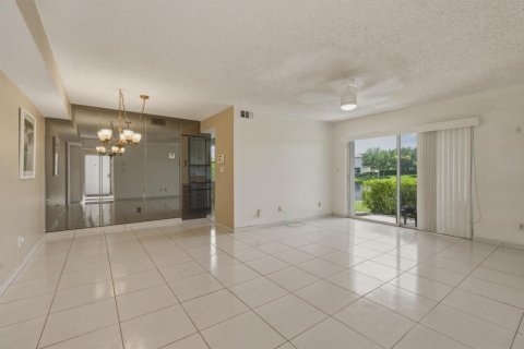Copropriété à vendre à Pembroke Pines, Floride: 2 chambres, 96.34 m2 № 2147340 - photo 8