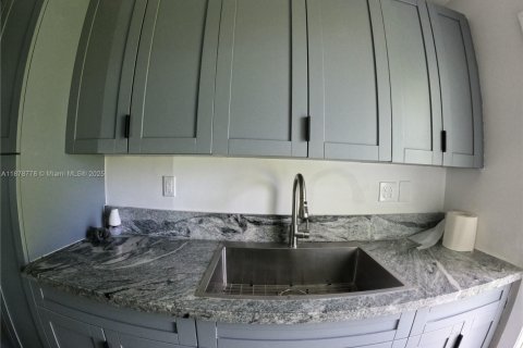 Casa en alquiler en Homestead, Florida, 3 dormitorios, 121.79 m2 № 1928791 - foto 10