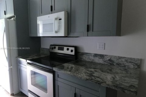 Casa en alquiler en Homestead, Florida, 3 dormitorios, 121.79 m2 № 1928791 - foto 11