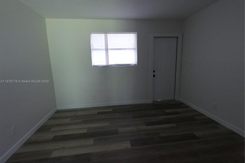 Casa en alquiler en Homestead, Florida, 3 dormitorios, 121.79 m2 № 1928791 - foto 7