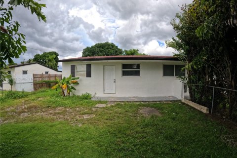 Casa en alquiler en Homestead, Florida, 3 dormitorios, 121.79 m2 № 1928791 - foto 1