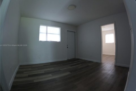 Casa en alquiler en Homestead, Florida, 3 dormitorios, 121.79 m2 № 1928791 - foto 2