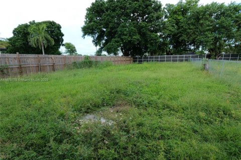 Casa en alquiler en Homestead, Florida, 3 dormitorios, 121.79 m2 № 1928791 - foto 15