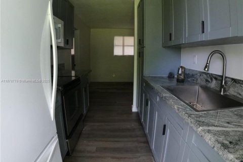 Casa en alquiler en Homestead, Florida, 3 dormitorios, 121.79 m2 № 1928791 - foto 8