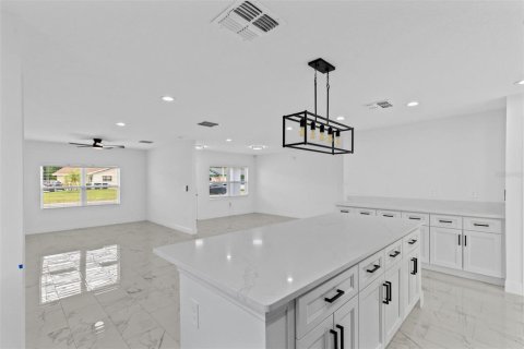 House in Orlando, Florida 4 bedrooms, 136.47 sq.m. № 2398434 - photo 4