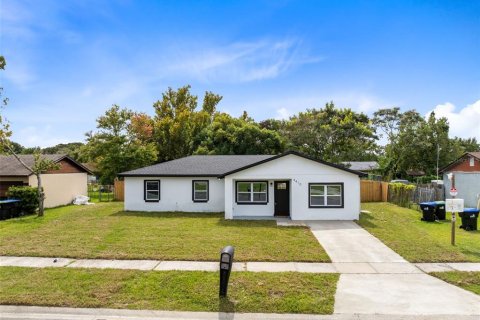 House in Orlando, Florida 4 bedrooms, 136.47 sq.m. № 2398434 - photo 2
