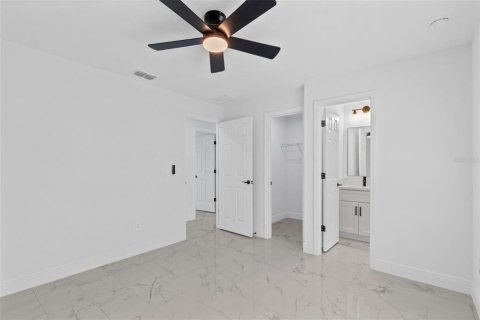 House in Orlando, Florida 4 bedrooms, 136.47 sq.m. № 2398434 - photo 19