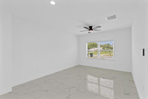 House in Orlando, Florida 4 bedrooms, 136.47 sq.m. № 2398434 - photo 9