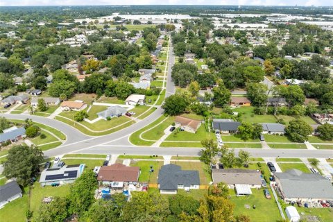 House in Orlando, Florida 4 bedrooms, 136.47 sq.m. № 2398434 - photo 27