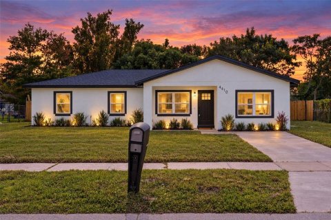 House in Orlando, Florida 4 bedrooms, 136.47 sq.m. № 2398434