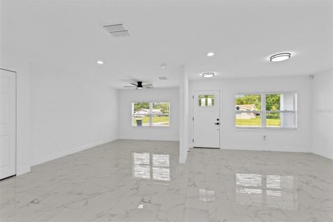 House in Orlando, Florida 4 bedrooms, 136.47 sq.m. № 2398434 - photo 10