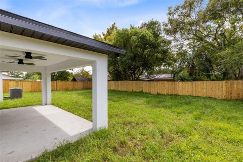 House in Orlando, Florida 4 bedrooms, 136.47 sq.m. № 2398434 - photo 20