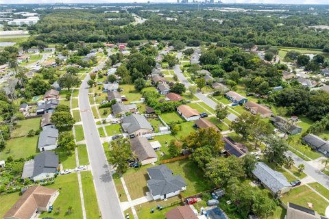 House in Orlando, Florida 4 bedrooms, 136.47 sq.m. № 2398434 - photo 24