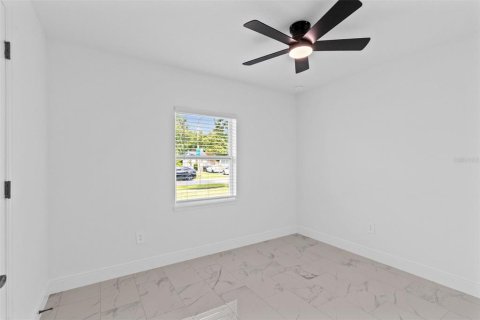 House in Orlando, Florida 4 bedrooms, 136.47 sq.m. № 2398434 - photo 15