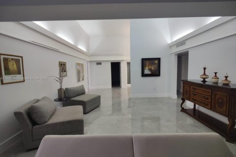 Снять в аренду виллу или дом в Тамарак, Флорида 3 спальни, 258.92м2, № 1963258 - фото 2