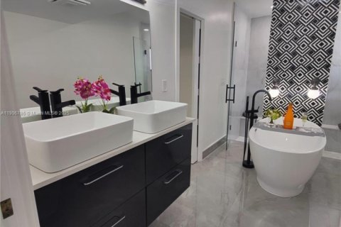 Снять в аренду виллу или дом в Тамарак, Флорида 3 спальни, 258.92м2, № 1963258 - фото 16