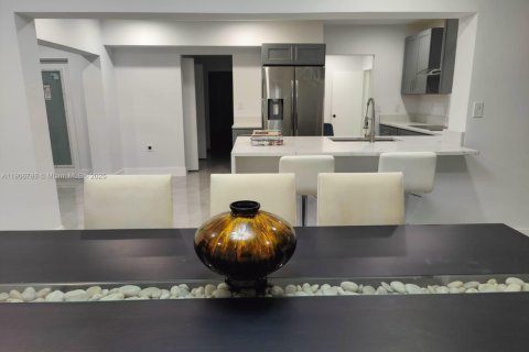 Снять в аренду виллу или дом в Тамарак, Флорида 3 спальни, 258.92м2, № 1963258 - фото 13