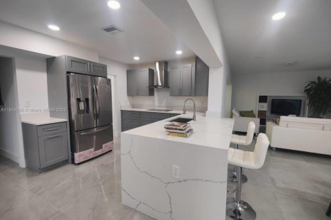 Снять в аренду виллу или дом в Тамарак, Флорида 3 спальни, 258.92м2, № 1963258 - фото 12